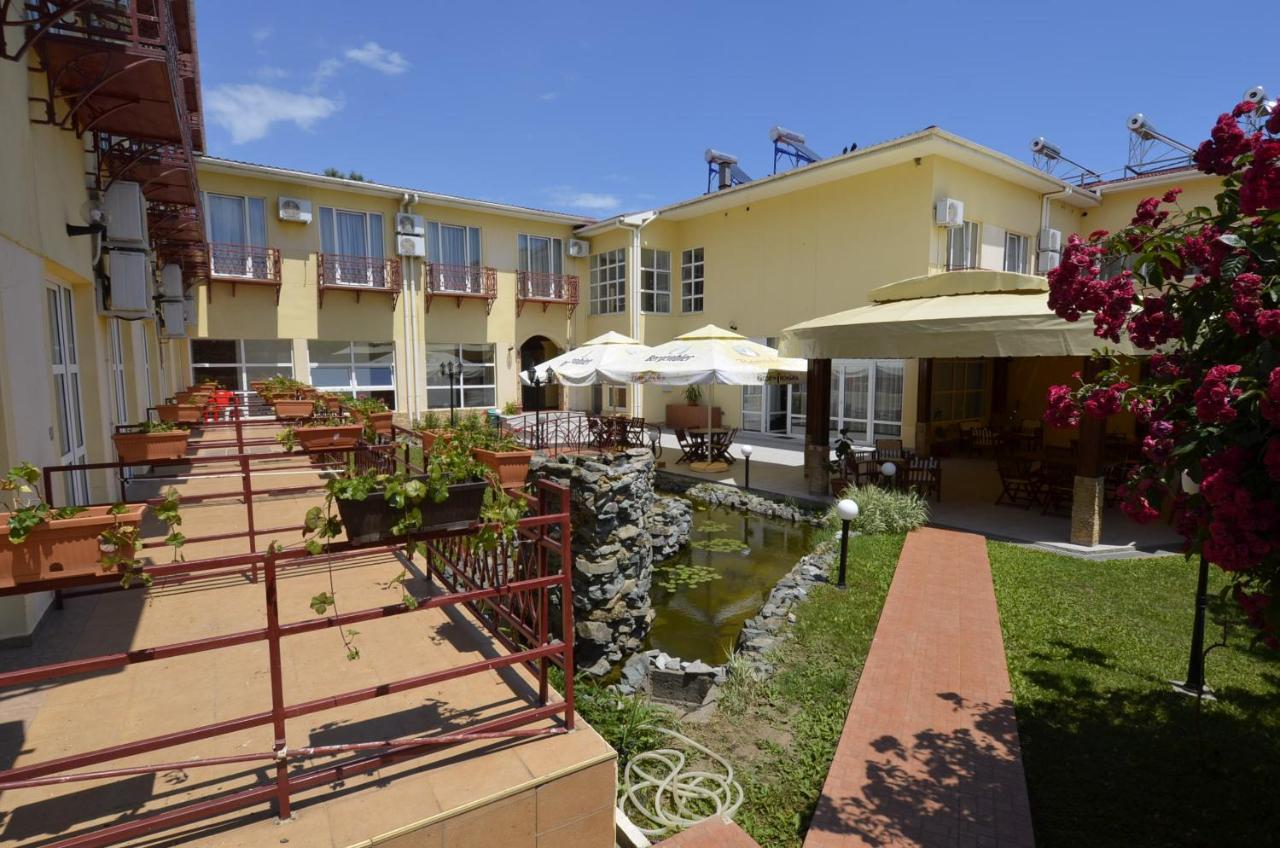 Hotel Intim Costinesti Esterno foto
