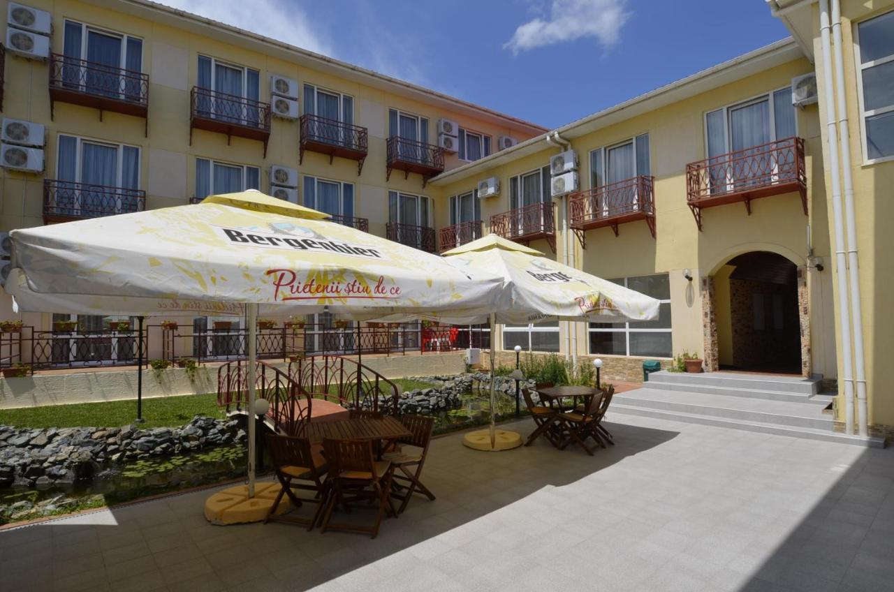 Hotel Intim Costinesti Esterno foto