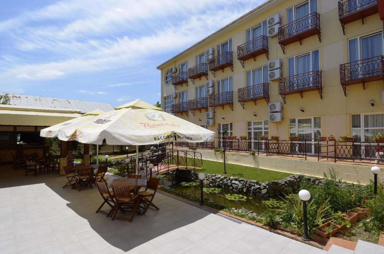 Hotel Intim Costinesti Esterno foto