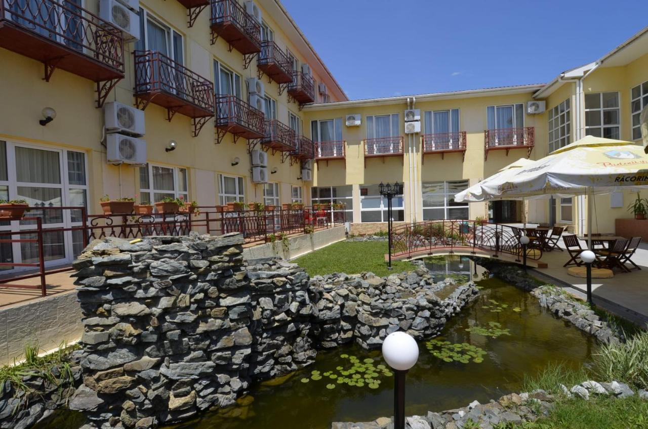 Hotel Intim Costinesti Esterno foto