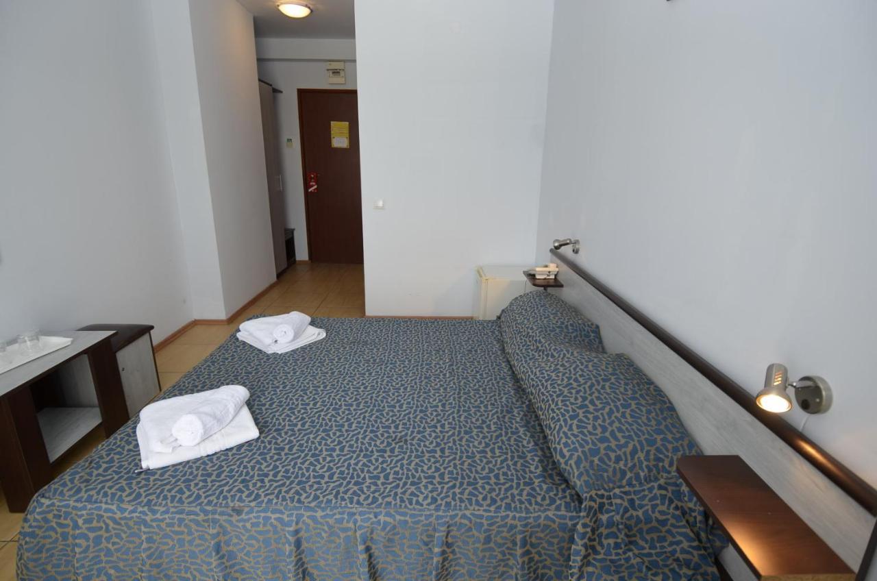 Hotel Intim Costinesti Esterno foto