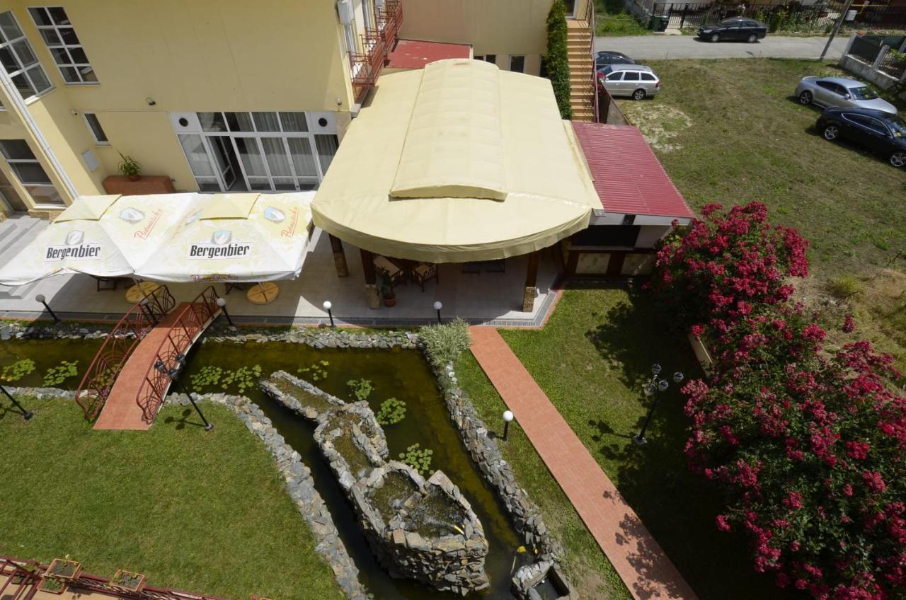 Hotel Intim Costinesti Esterno foto